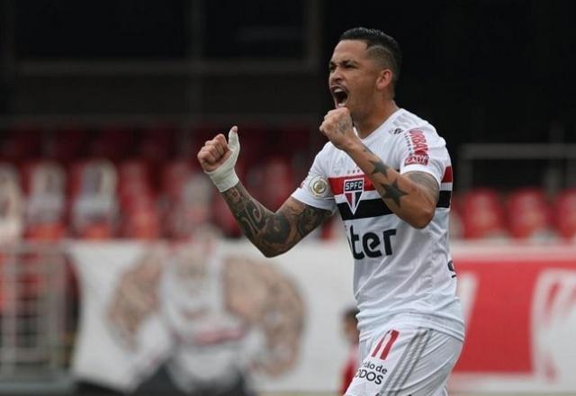 Há um ano, Luciano estreava e marcava seu primeiro gol pelo São Paulo