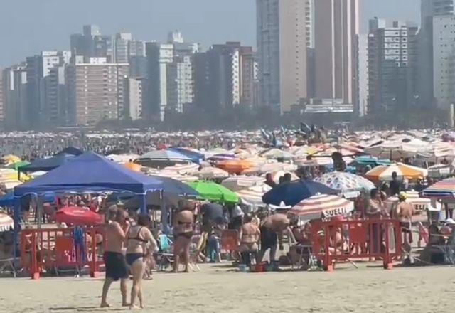 Tempo aberto e sol levam mais turistas ao litoral paulista