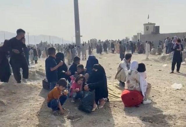 Talibã proíbe cidadãos afegãos de irem ao aeroporto de Cabul