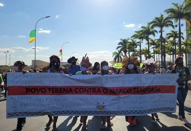 Índios protestam na Esplanada contra "Projetos da Morte"