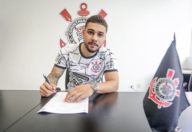 Corinthians anuncia a contratação do lateral João Pedro