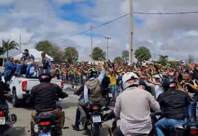 Bolsonaro participa de primeira "motociata" no Nordeste