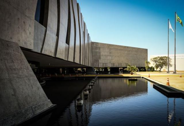 STJ mantém demissão de ex-reitor da Universidade de Brasília