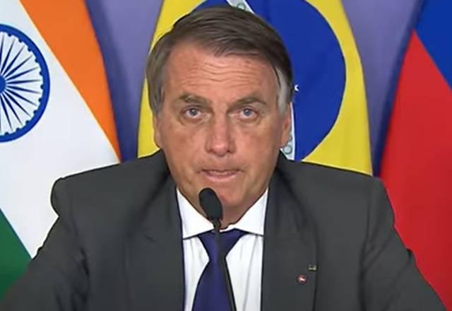 Bolsonaro destaca insumos da China na campanha de vacinação do Brasil