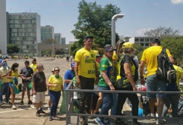 Subprocuradores dizem que manifestação foi "marcha ao obscurantismo"