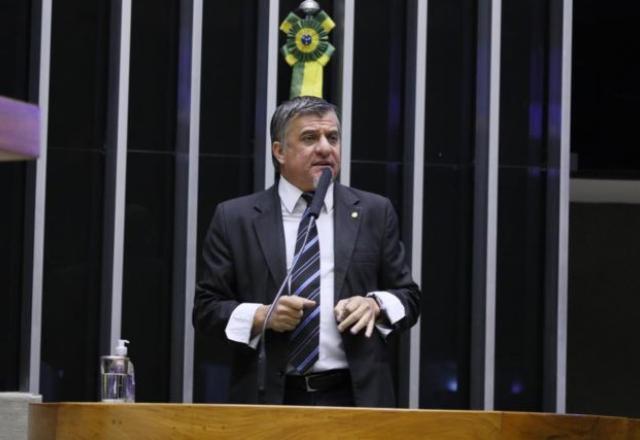 Câmara acata decisão do TSE e cassa mandato do deputado Boca Aberta