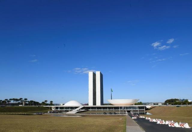 Com quarentena eleitoral, 34 deputados não seriam eleitos