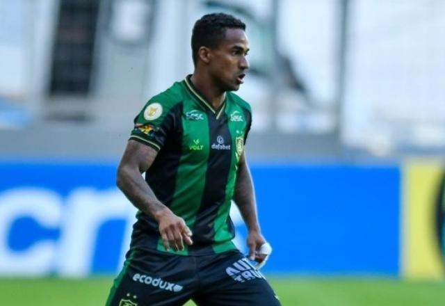 Eduardo, lateral-direito do América-MG, revela retorno de tumor ósseo