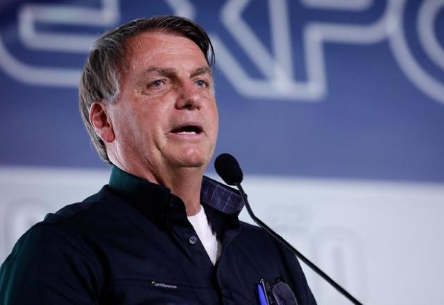 Bolsonaro espera teste de covid para confirmar agenda festiva de mil dias