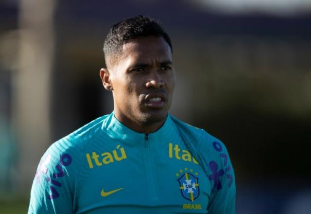 Seleção: Alex Sandro minimiza ser menos ofensivo do que antecessores Marcelo e Roberto Carlos