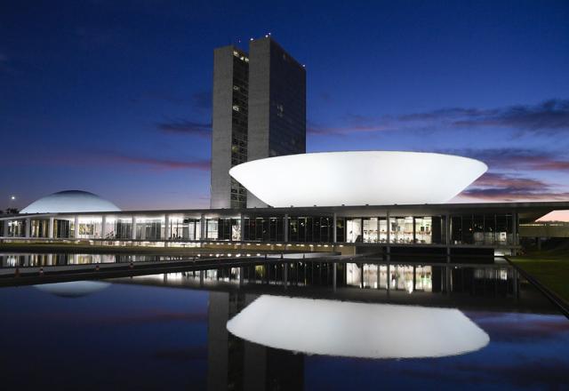 Senado e Câmara vão ouvir Guedes e Campos Neto sobre offshores