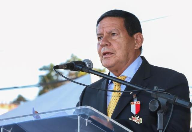 Operação de combate a crime ambiental na Amazônia vai acabar, diz Mourão