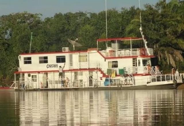 Barco-hotel naufraga em MS: 6 turistas morrem e 1 está desaparecido