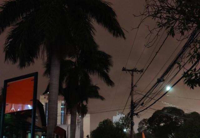 Moradores de Campo Grande presenciam tempestade de areia