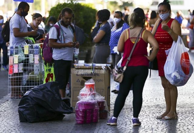 Efeitos da pandemia na economia poderão ser notados até 2050, diz estudo