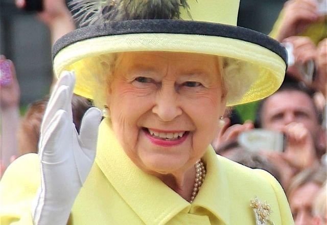 Rainha Elizabeth cancela visita à Irlanda do Norte por orientação médica