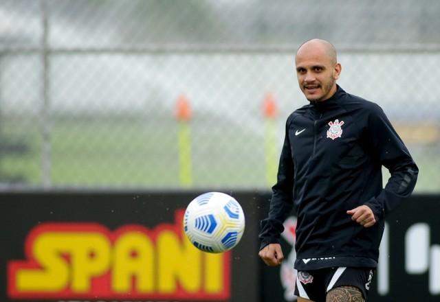 Fábio Santos cita incômodo com críticas de Marcelinho Carioca