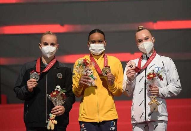 Rebeca Andrade volta a brilhar e conquista ouro e prata no Mundial