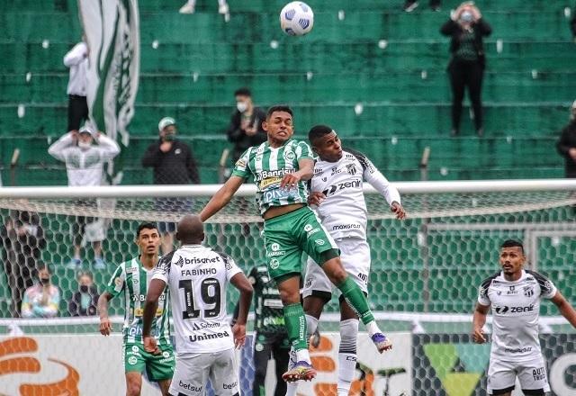 Em jogo movimentado, Juventude e Ceará empatam sem gols