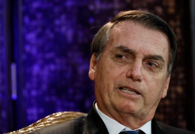 Em meio a protestos, Bolsonaro recebe homenagem de cidade italiana