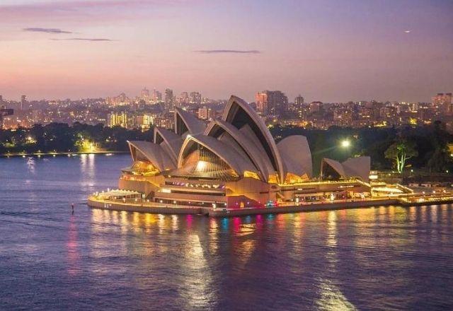 Austrália suspende proibição de viagens internacionais para residentes