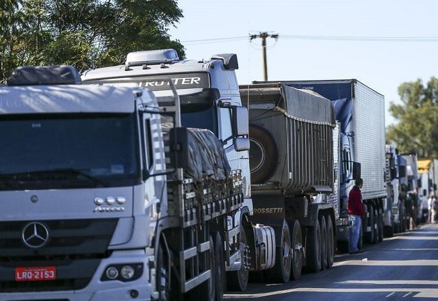 Centrais sindicais manifestam apoio à greve dos caminhoneiros