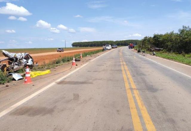 Acidente entre ambulância e caminhonete deixa 13 mortos em Mato Grosso