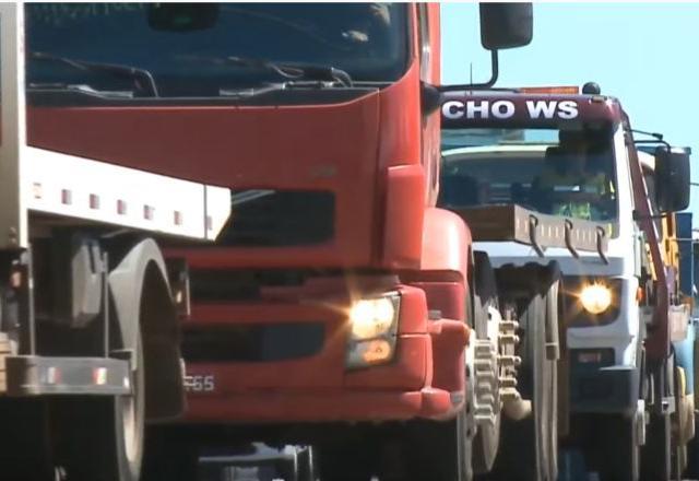 Caminhoneiros conseguem derrubar 11 liminares que impediam bloqueio de rodovias