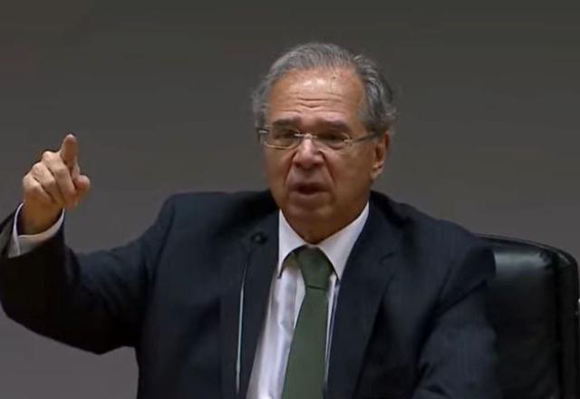 "Em nenhum momento eu pedi demissão", diz Guedes