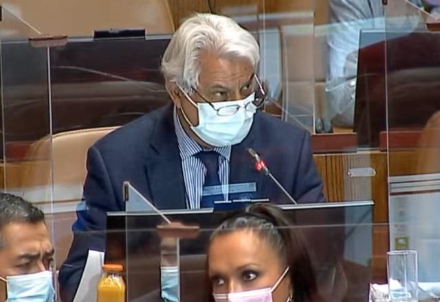 Deputado chileno discursa por 14 horas para conseguir voto; entenda