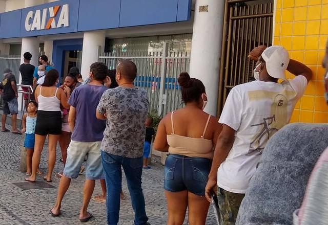 Mais ricos receberam 35 vezes mais que metade dos mais pobres em 2020