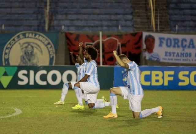 "O futebol amplifica as vozes da luta contra o racismo", diz diretor do Observatório