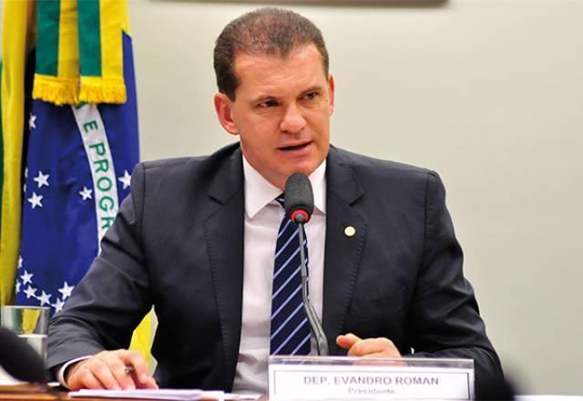 Deputado Evandro Roman perde mandato por infidelidade partidária