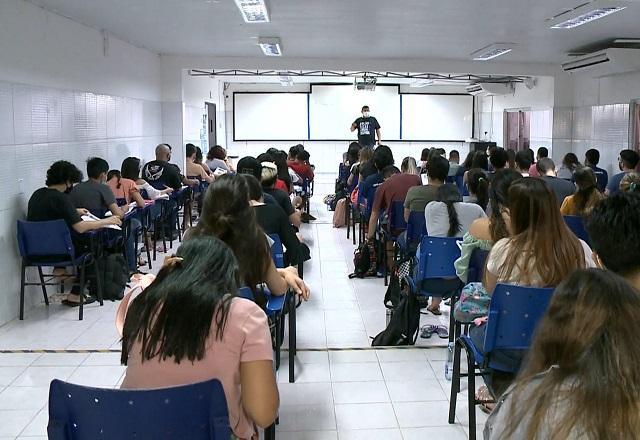 Número de alunos que querem ir direto para a faculdade cresceu, diz Abmes