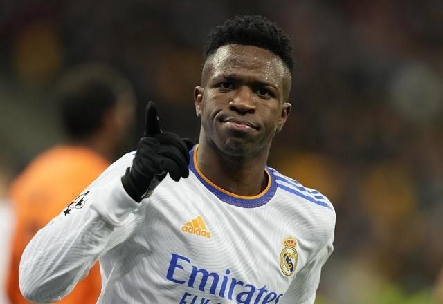 Técnico do Real Madrid rasga elogios a Vinicius Jr: "Muito humilde"