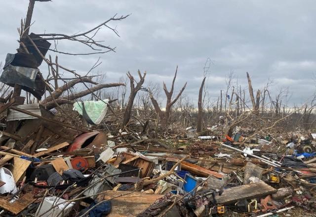 Mais de 50 pessoas foram vítimas de tornado nos Estados Unidos