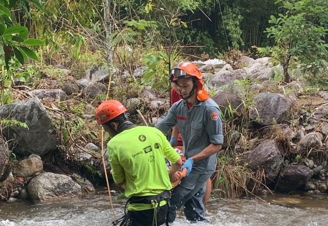 Duas pessoas morrem e duas estão desaparecidas após tromba d'água em SP