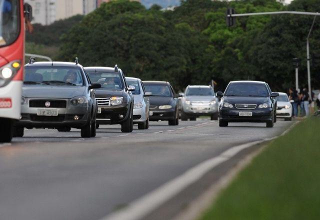 Governo de MG anuncia projeto para limitar reajuste do IPVA em 2022