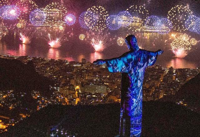 Variante ômicron impacta o destino das festas de réveillon