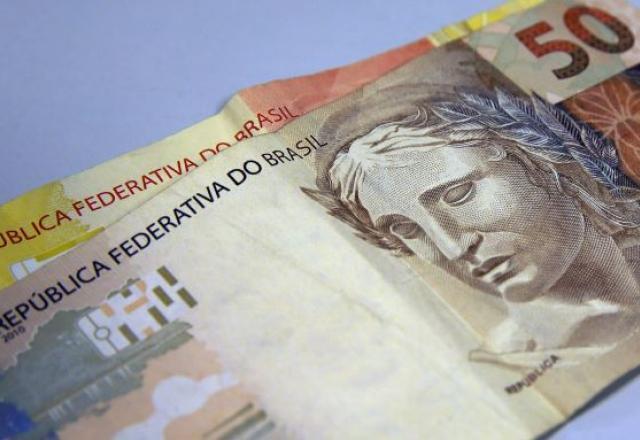 Salário mínimo: relator sobe para R$ 1.210 previsão para 2022