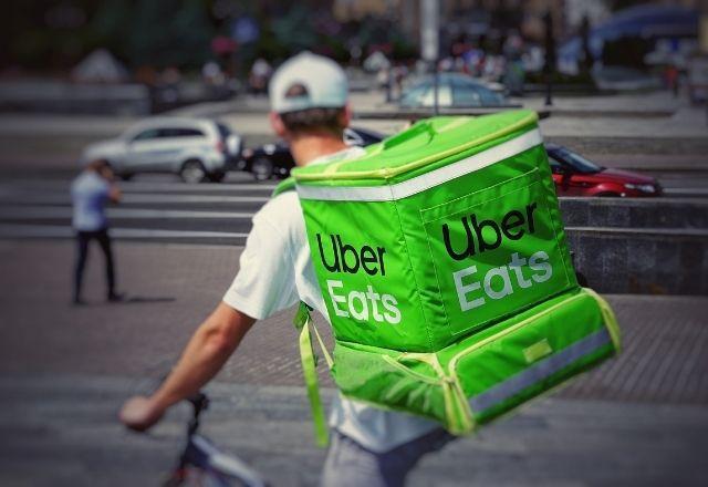 Uber Eats anuncia suspensão de entregas de restaurantes a partir de março