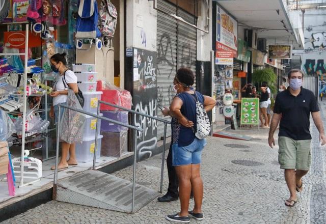 Avanço da Ômicron e surto de gripe frustram expectativas do comércio