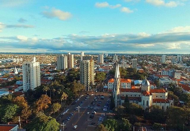 Damares e Queiroga visitam criança que passou mal no interior de SP