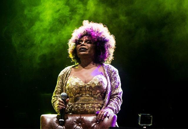 Corpo de Elza Soares é velado no Theatro Municipal do RJ nesta 6ª