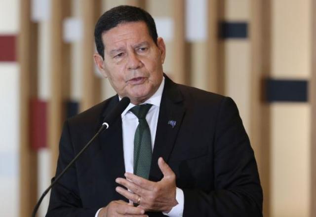 Mourão se refere à morte de Olavo de Carvalho como "desaparecimento"