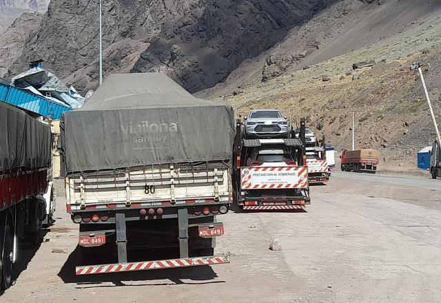 Caminhoneiros barrados no Chile apontam "urgência humanitária"