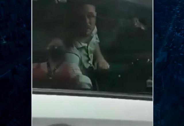 Homem é flagrado em ato libidinoso dentro de carro