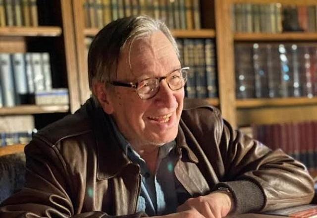 Deputados querem incluir Olavo de Carvalho no Livro dos Heróis da Pátria