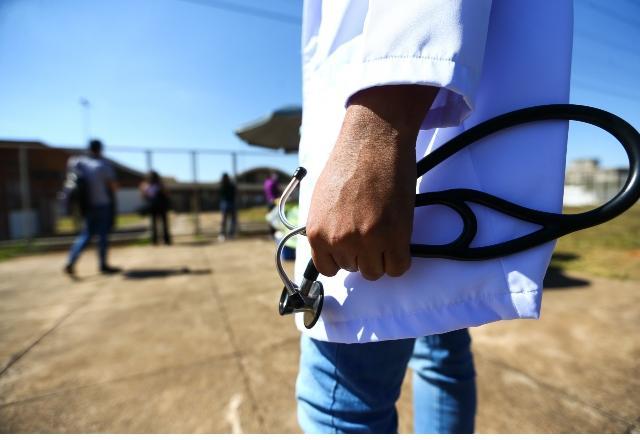 Quase 90% dos médicos se contaminaram ou tiveram conhecidos com covid