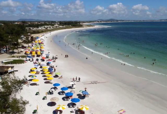 Praia do Pontal: uma dica de praia tranquila na Região dos Lagos